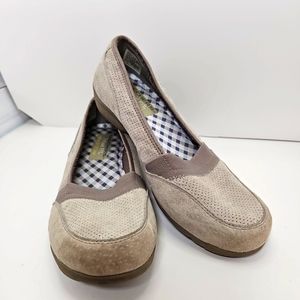 Skechers "Career-Perfed" Taupe  Leather/Suede Upper Flat-Size: 8.5